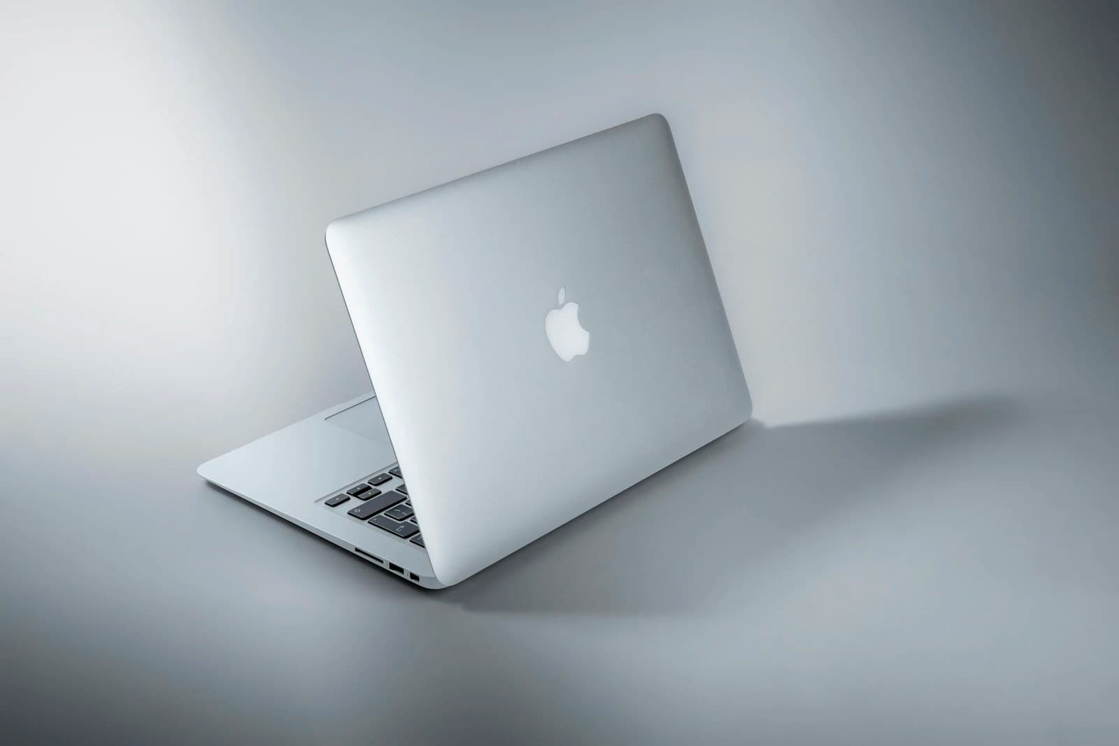CleanMyMac Alternatives: CleanMyMac vs OnyX vs CCleaner vs DaisyDisk vs AppCleaner (2026)